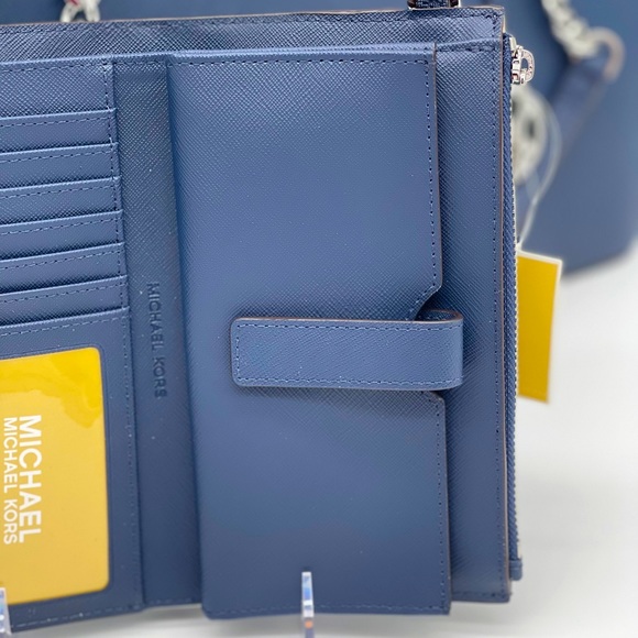 Michael Kors LG Shania Tote & Double Zip W… - Picture 14 of 16